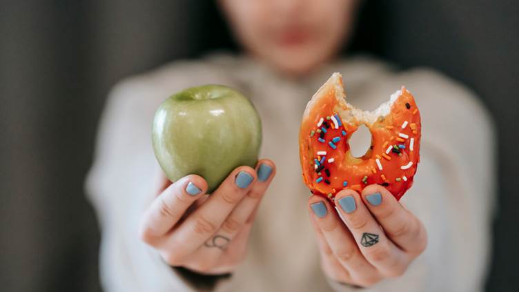 choice of food between junk food and healthy food